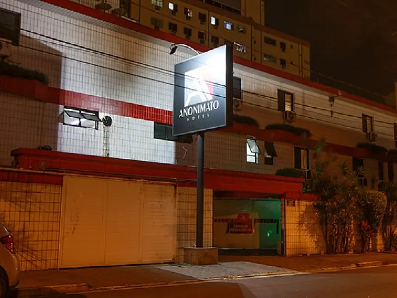 Homem de 47 anos morre em motel de Santos