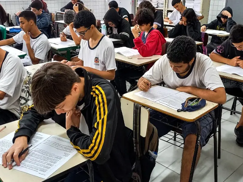 Mais de 5,6 mil alunos da rede municipal de São Vicente participam do Saeb neste mês de novembro
