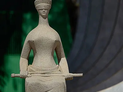 Ministro do STF muda voto e desfaz maioria contrária à revista íntima