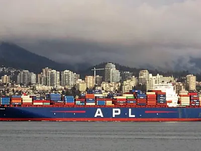 Navio mercante sairá do Porto de Santos e vai interromper a travessia de balsas