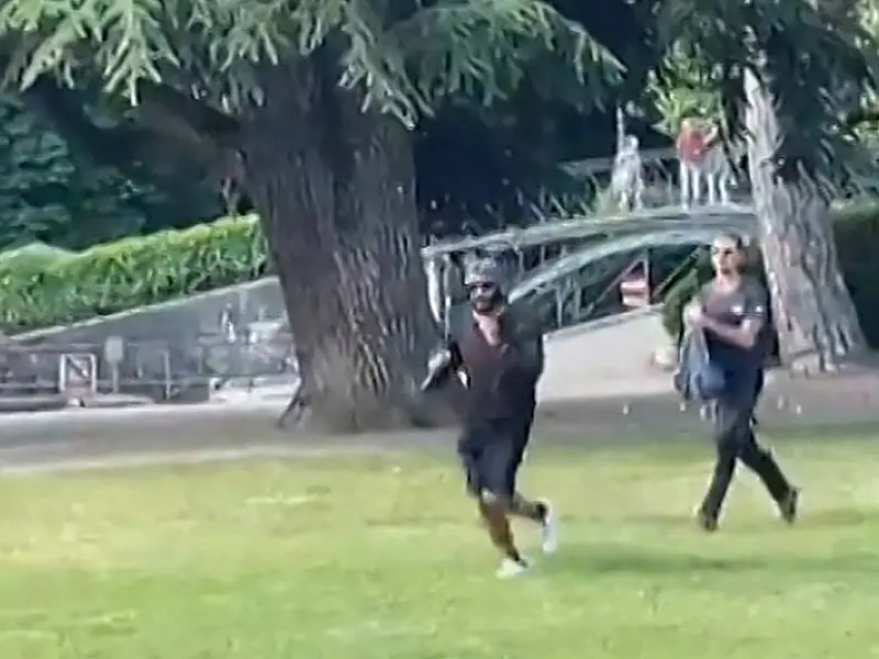 Homem que enfrentou esfaqueador de crianças na França é exaltado como 'herói da mochila'