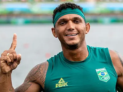 Isaquias Queiroz é prata na Copa do Mundo de Canoagem Velocidade