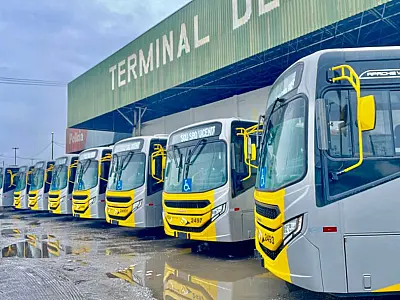 Prefeito Kayo Amado anuncia chegada de oito novos ônibus municipais