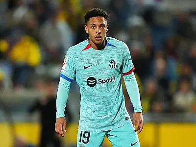 Vitor Roque ganha sobrevida no Barcelona com chegada de Hansi Flick