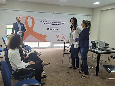 Santos capacita profissionais e alerta para diagnóstico precoce da esclerose múltipla