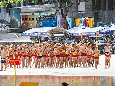 Guarda-vidas temporários iniciam curso preparatório em Guarujá