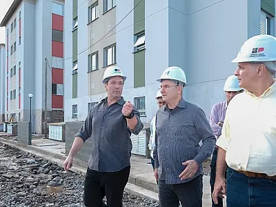 Governo do Estado vistoria obras de 820 moradias em Guarujá