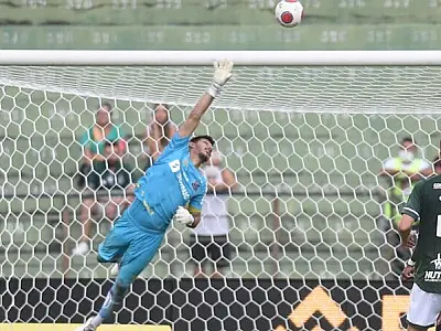 Santos empata com Guarani em jogo com apito confuso e brilho de João Paulo