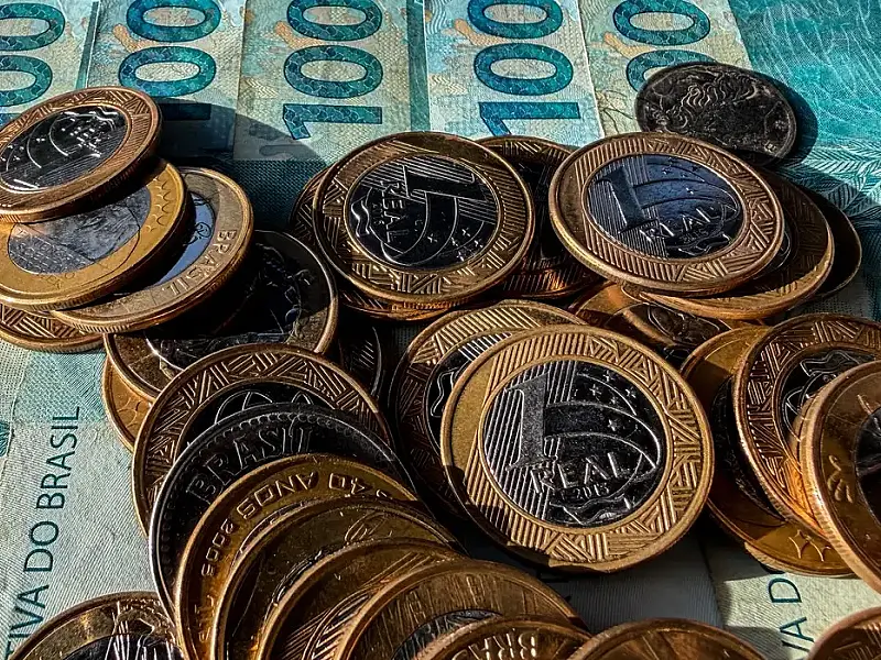 Inflação usada para corrigir salários acumula 4,33% em 12 meses