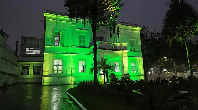 Paço Municipal de São Vicente recebe iluminação em alusão ao Agosto Verde