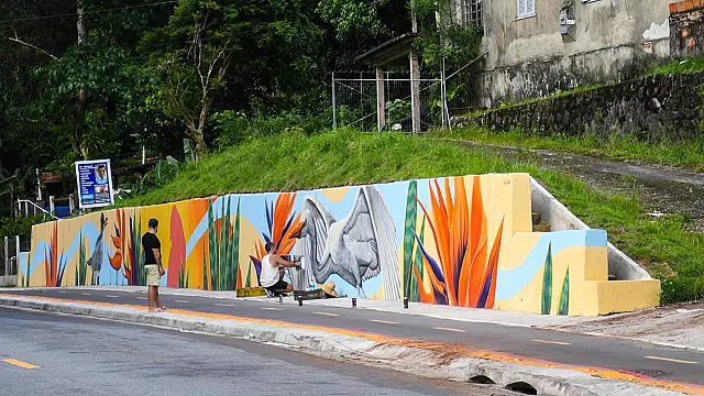 Grafiteiro vicentino colore ruas e leva arte à rotina dos munícipes