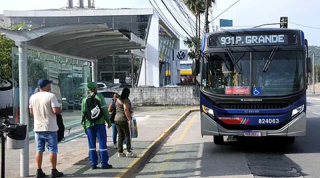 Abrigos de ônibus de Praia Grande recebem melhorias