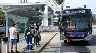 Abrigos de ônibus de Praia Grande recebem melhorias