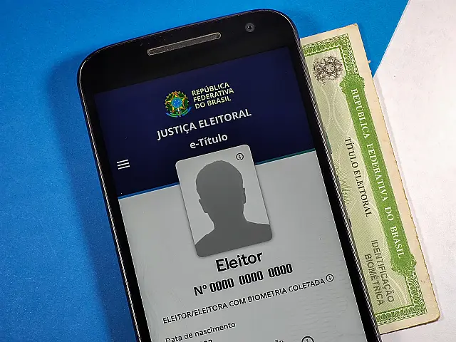 Antes do voto, olhe além da tela do celular