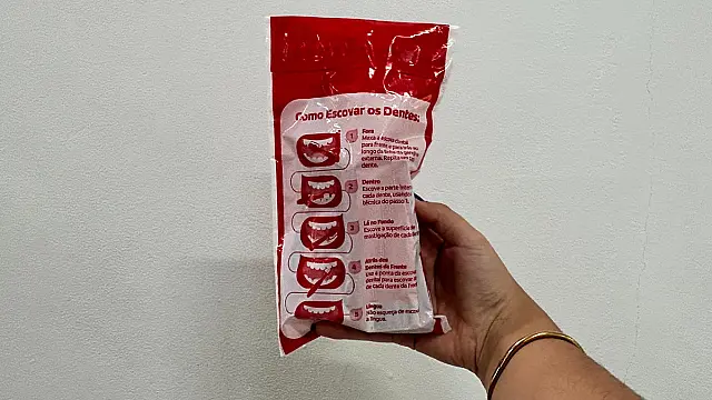 Guarujá entrega 900 kits de saúde bucal a entidades e escolas