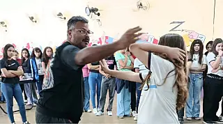 230 meninas participam de oficinas de Defesa Pessoal em escolas municipais de Guarujá