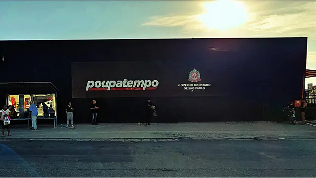 PAT Guarujá oferece 50 vagas com início imediato para atendente de fast food