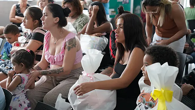 Projeto Mãe Coruja: Fundo Social doa 31 kits de enxoval para futuras  mamães da Usafa Antártica