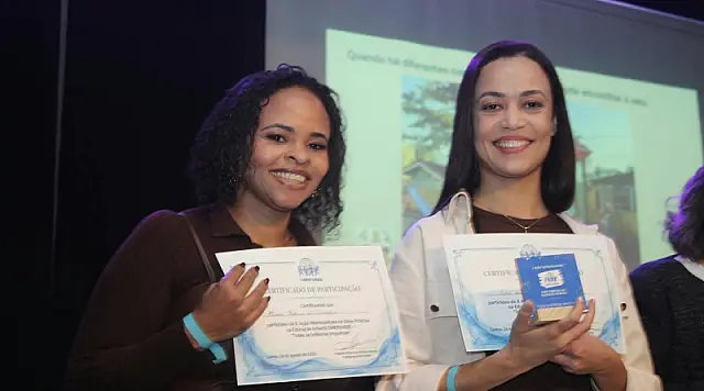 São Vicente recebe bandeira da OMEP e reafirma compromisso com a Primeira Infância