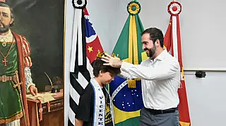 Miss e Mister São Vicente são coroados pelo prefeito antes da etapa estadual