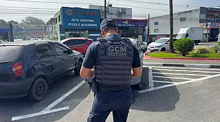 Prefeitura de Bertioga intensifica fiscalização e remove veículos abandonados das vias públicas