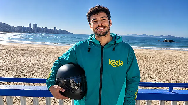 Conscientização no trânsito é pauta de palestra para motoboys da Keeta em São Vicente