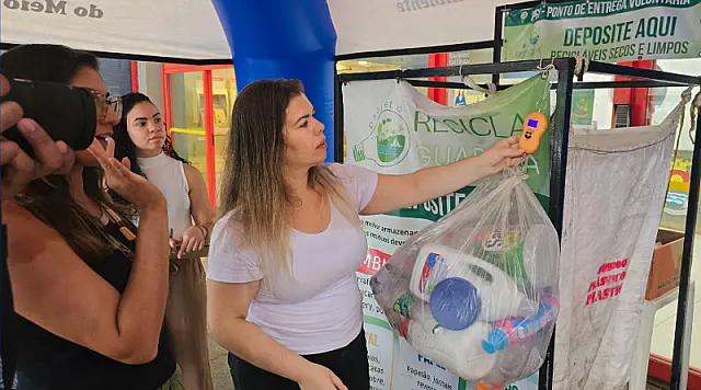 Tenda Ambiental promove conscientização comprando materiais recicláveis