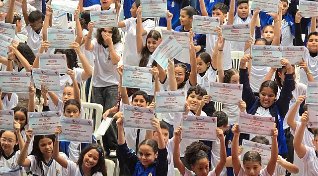 Guarujá forma mais de 500 alunos no PROERD