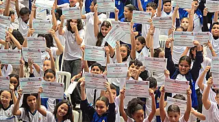 Guarujá forma mais de 500 alunos no PROERD