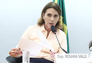 Deputada do PL pede inclusão no SUS de remédio que reduz retorno do câncer de mama