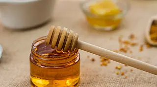 Oficina em Mongaguá ensina a transformar derivados do mel em cosméticos