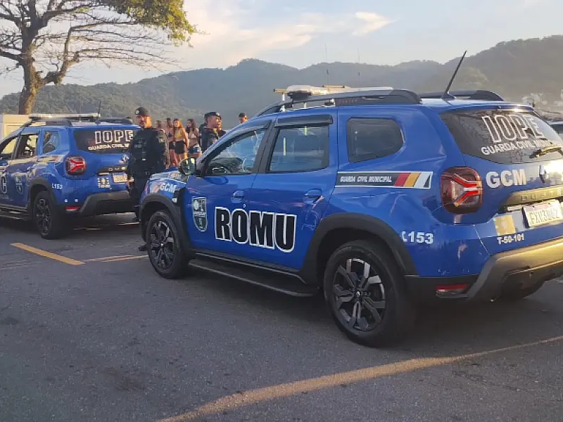 GCM reforça patrulhamento na orla e aborda 92 pessoas durante operação preventiva em São Vicente