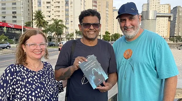 Ex-Morador de Rua rescreve sua história e vira autor de livro em São Vicente