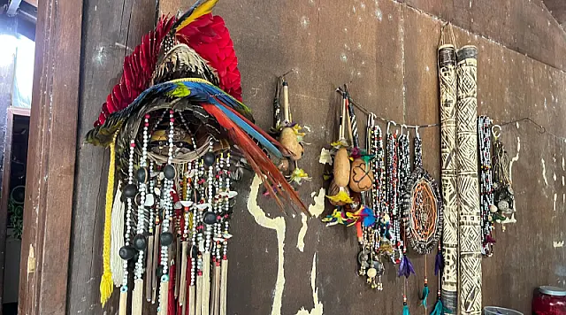 Artesanato indígena transforma memória em renda e leva a cultura da Tekoa Paranapuã para além da aldeia