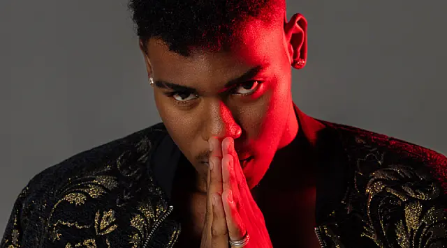 Neste sábado, o cantor Luker, Ex- The Voice Brasil, interpreta Milton Nascimento no SESI Cubatão, às 15 horas - Gratuito