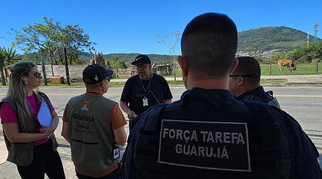 Guarujá realiza força-tarefa para orientar sobre a circulação de animais de grande porte