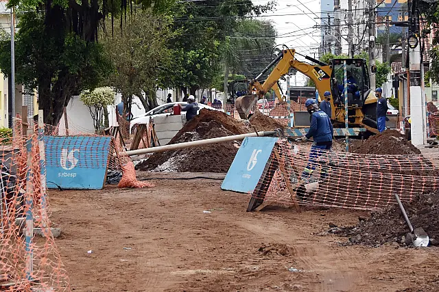 Obras avançam para reforçar a segurança hídrica de moradores e turistas na Baixada Santista