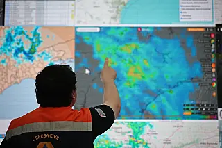 Defesa Civil de SP envia 15 alertas Cell Broadcast e registra rajadas de vento de até 92,6 km/h na madrugada deste sábado (12)