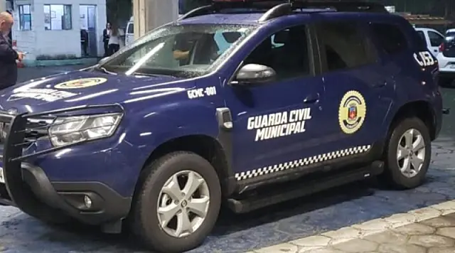 Guarda Civil de Cubatão apreende adolescentes com motocicleta furtada durante patrulhamento na cidade