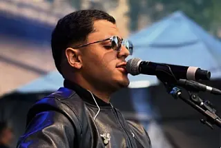 Cantor Andrezinho faz show no Happy Hour da Arenas Evo Santos nesta sexta-feira (18)