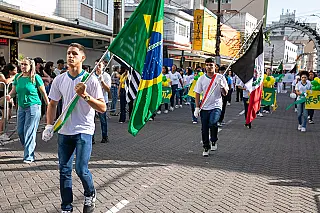 Avenida Costa e Silva é cenário do desfile cívico-militar de PG nesta quinta-feira (03)