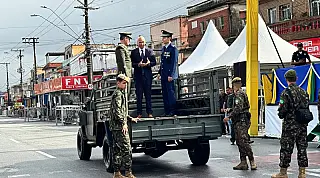 Com carros oficiais, desfile Cívico-Militar encanta público em Vicente de Carvalho