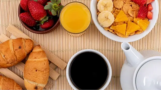 Hotel em Santos celebra 11 anos com buffet de café da manhã a partir de R$65