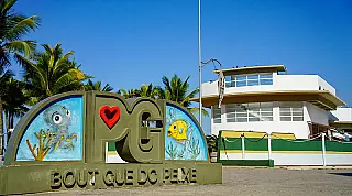 Escultura “Meninas de Areia” homenageia mulheres do Ocian