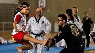 Alunos do SuperEscola dão show no Festival de Taekwondo