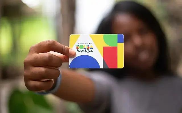 Presidente assina decreto que recompõe benefícios do Bolsa Família em 15%
