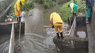 Cubatão executa manutenção por toda a cidade para mitigar efeitos das chuvas desta semana