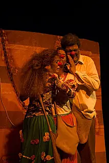 ESPETÁCULO ENCLOWNSURADOS NA PRAIA GRANDE