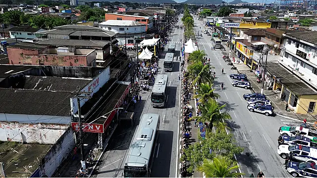City entrega cinco novos ônibus e amplia a frota do transporte coletivo em Guarujá