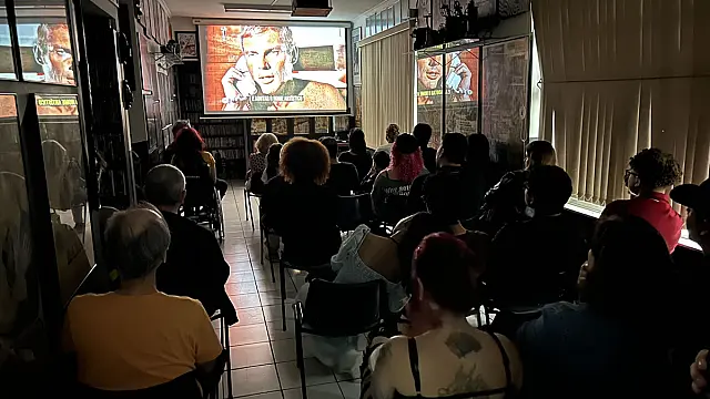 6º Batman Day Santos lota Cinemateca em tarde chuvosa e arrecada cerca de 50 quilos de alimentos para o CENIN